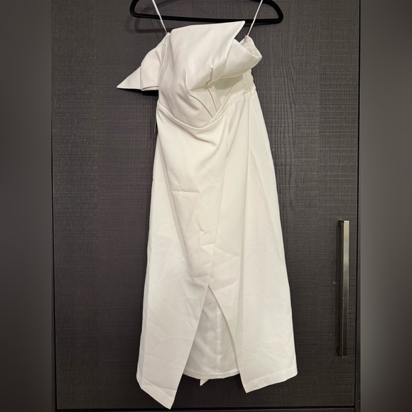 Asymmetrical Strapless Back Bow Midi Dress with Train - Picture 4 of 8